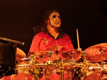 img-title Sandiaga Uno Bongkar Wajah Sangar Drummer Slipknot saat Bulan Madu di Bali