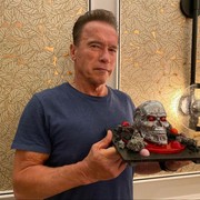 Pemuda di Bali Nge-gym Pakai Alat Seadanya, Disorot Aktor Arnold Schwarzenegger karena Menginspirasi, Hebat!