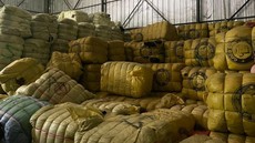 Penggerebekan di Senen dan Bekasi, Ribuan Bal Pakaian Bekas Disita