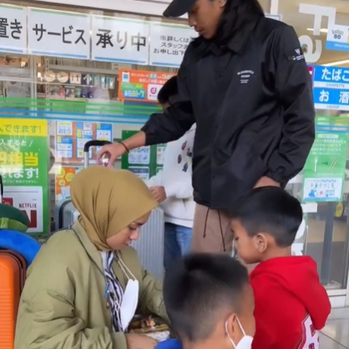 <p>Enno Lerian membagikan pengalaman seru ketika berlibur ke luar negeri. Ia memboyong keluarganya melakukan trip ke Jepang. (Foto: Instagram @ennolerian_)</p>