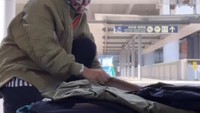 <p>Sebagai Bunda tangguh, perjalanan liburan Enno Lerian tak luput dari berbagai drama. Tak seindah kenyataan, liburan Enno disbukkan dengan berbagai keperluan, mulai dari membereskan koper hingga mengurus cucian. (Foto: Instagram @ennolerian_)</p>
