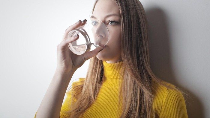 img-title Hindari Dehidrasi Saat Berpuasa dengan Aturan Minum 8 Gelas Air Putih