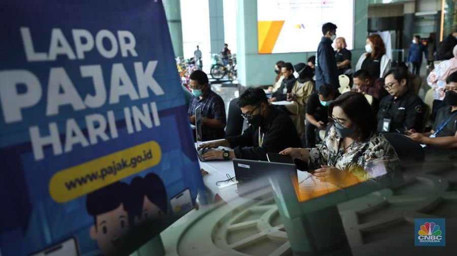 Kantor Wilayah Pajak Jakarta Selatan bekerjasama dengan Transmedia membuka layanan pelaporan SPT tahunan pajak di gedung Bank Mega (MBM), Kamis (16/3/2023). (CNBC Indonesia/Tri Susilo)