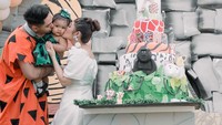 <p>Kegemasan Xarena di acara ulang tahunnya pun berhasil mencuri hati Netizen. Salah satunya adalah akun @_cl*** yang berkomentar, "hepii birthday xarena gk kerasa udah setahun padahal kemarin dia masih kecil,tetap gemes ya."(Sumber: Instagram @krisjianabah)</p>