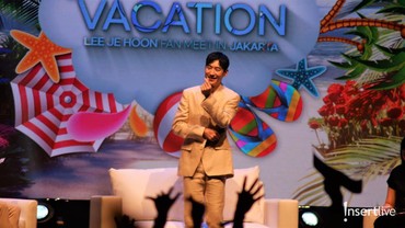 Aksi Enerjik & Pamer Otot Lee Je Hoon Bikin Panas Fan Meeting 'Vacation' Jakarta