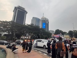 Massa Demo Tolak Timnas Israel Bubarkan Diri, Lalin Kawasan Patung Kuda Macet