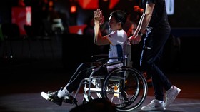 img-title Cedera di Final All England, Ahsan Tinggalkan Inggris Pakai Tongkat