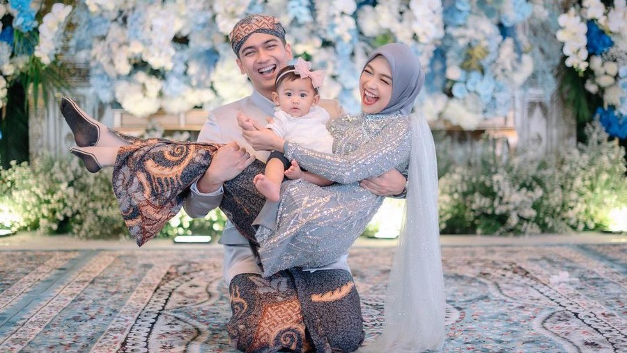 Momen Tedak Siten Moana Momen Tedak Siten Moana
