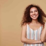 Mudah Dilakukan, Ini 5 Cara Merawat Rambut Curly Agar Tetap Memesona