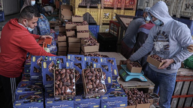 FOTO: Ramadan dan Popularitas Kurma Palestina