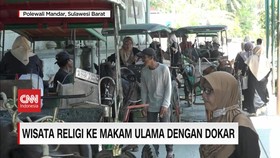 VIDEO: Warga Tumpangi Dokar Wisata Religi ke Makam Ulama