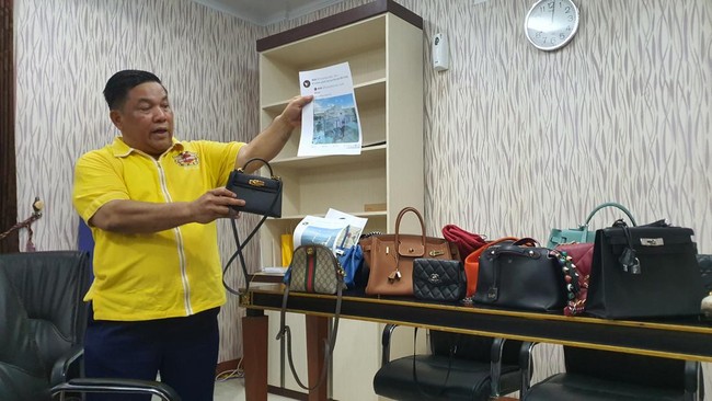 Mendagri Tito Karnavian telah memerintahkan Irjen Kemendagri memanggil Sekda Riau SF Hariyanto untuk mengklarifikasi soal keluarganya yang memamerkan harta.