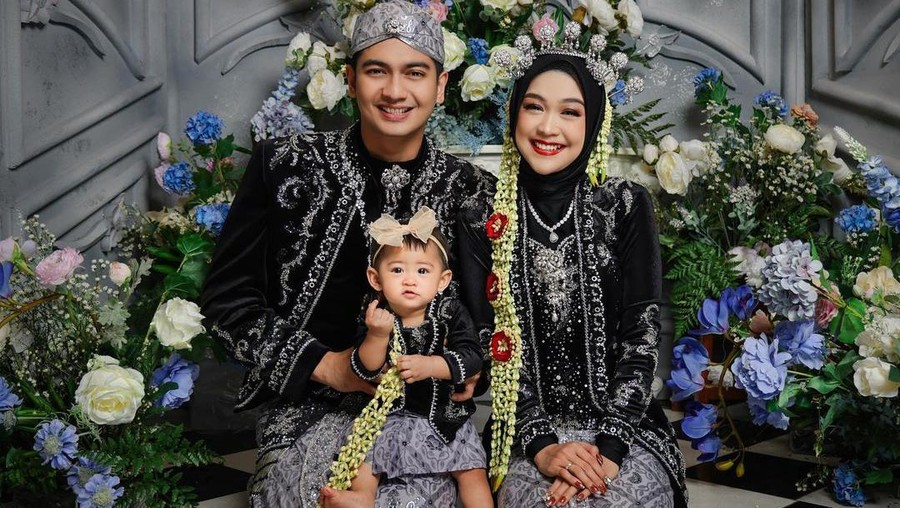 Tedak Sinten moana anak ria ricis