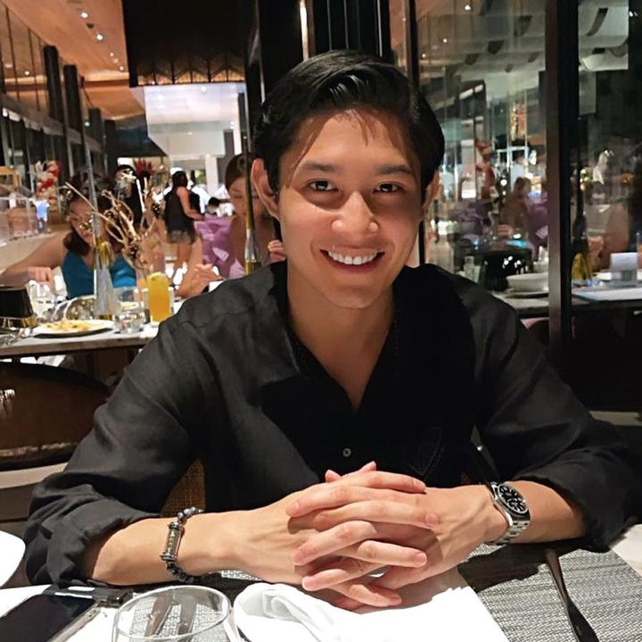<p>Seperti sang ibunda, Teuku Rassya juga menjalani karier sebagai aktor dan penyanyi. Ia memulai karier sejak tahun 2014 dengan mengeluarkan lagu berjudul <em>Kamu</em>. Di tahun yang sama, ia juga berkolaborasi dengan Aurel Hermansyah dalam lagu <em>Cinta Surga</em>. (Foto: Instagram @teukurassya)<br /><br /><br /></p>