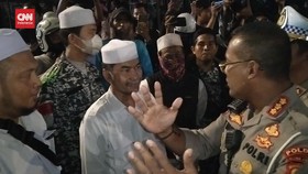 VIDEO: Polisi Adang Konvoi Warga Petamburan Sambut Bulan Ramadan