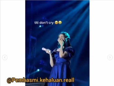 img-title Alshad Diduga Hamili Eks Pacar, 7 Potret Tiara Nangis di Panggung Viral