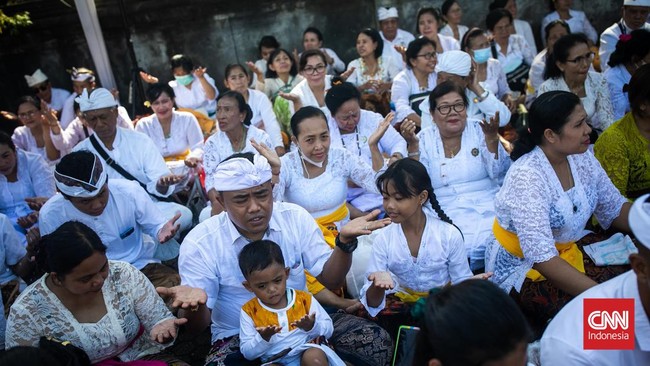 FOTO: Melasti, Sucikan Diri Jelang Nyepi