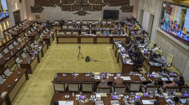 Pemerintah-DPR menyepakati asumsi dasar makro RAPBN 2024. Dalam asumsi itu, pertumbuhan ekonomi dipatok 5,2 persen dan inflasi 2,8 persen.