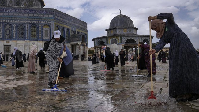 Pemerintah Israel menggelar rapat di dalam Terowongan Burak Al Aqsa atau Tembok Barat, dekat Kompleks Masjid Al Aqsa, Yerusalem pada Minggu (21/5).