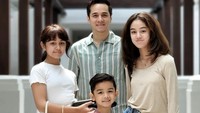 <p>Putri pertama mereka, Shaista, kini tengah beranjak remaja. Seperti sang ayah, ia memiliki wajah blasteran, nih. (Foto: Instagram @rio.stokhorst)<br /><br /><br /></p>