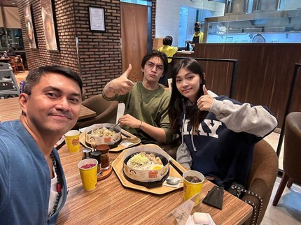 7 Potret Putra Anjasmara & Dian Nitami, Akan Wakili RI di Kompetisi Ice Hockey Internasional