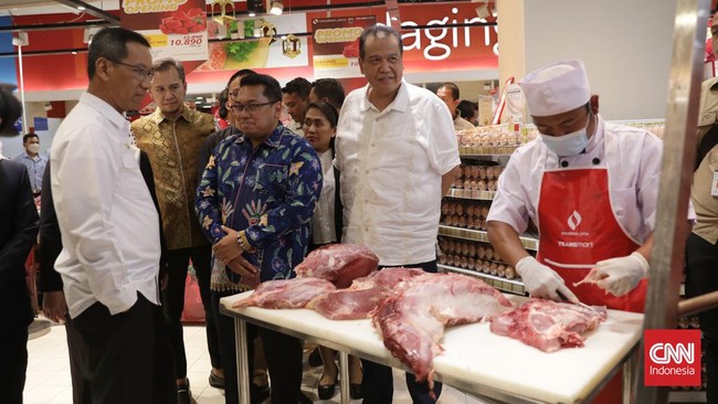 PD Dharma Jaya membuka gerai daging segar di Transmart Kota Kasablanka, Jakarta Selatan sejak Jumat (17/3).