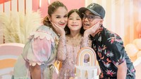 <p>Di ulang tahun Audie yang ke-11 pada 23 Juli 2022 lalu, Ayu Natasya juga mengunggah momen perayaan ulang tahun putri sulungnya itu. (Sumber: Instagram @revtiayunatasya)</p>