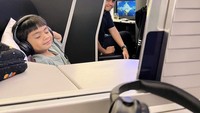 <p>Di unggahan Ayudia, Sekala juga tampak lihai berpose membuat netizen gemas melihatnya. Momen itu diambil ketika mereka sedang traveling, Bunda. "<em>Traveling mode on. Alhamdullilah</em> kita mulai lagi ke gilaaan roadtrip antar negara ini seblom bayikk ini menolak diajak," tulis Dito di captionnya. Melihat hal itu, netizen pun jadi ikut berkomentar, seperti @pra*** yang berkomentar, "aduhaduh sekalaa! kok udh gede bgt sik, balik lagi jadi mas bayik kacang aja gmn." (Sumber: Instagram @dittopercussion)</p>
