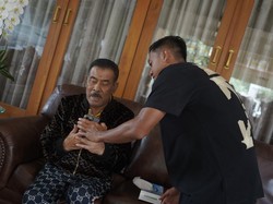 Dorongan Semangat dari Persib untuk Umuh Muchtar