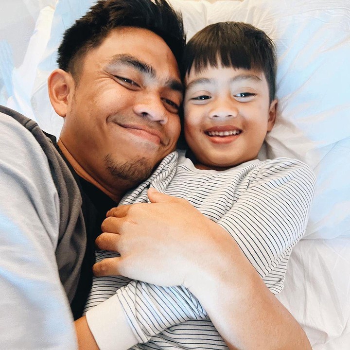 <p>Foto Dito memeluk Sekala juga dibagikan Ayudia di Instagram pribadinya. Makin gemas ya, Bun! (Sumber: Instagram @ayudiac)</p>