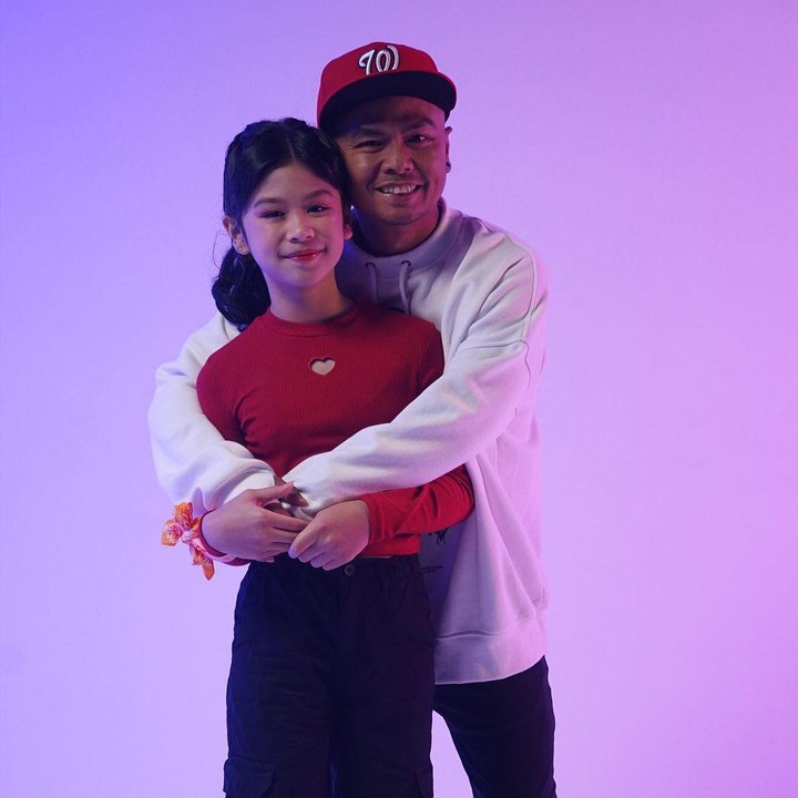 <p>Jarang terekspose, Audrie yang merupakan putri sulung dari Wendy Cagur kini sudah berusia ABG lho, Bunda. Kini Audrie sudah menginjak usia yang ke-11 tahun. (Sumber: Instagram @revtiayunatasya)</p>