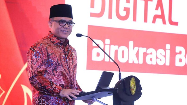 Menteri PANRB Abdullah Azwar Anas menyebut digitalisasi menjadi kunci efektivitas pelayanan publik di Indonesia, meski pengembangan aplikasi baru bukan solusi.