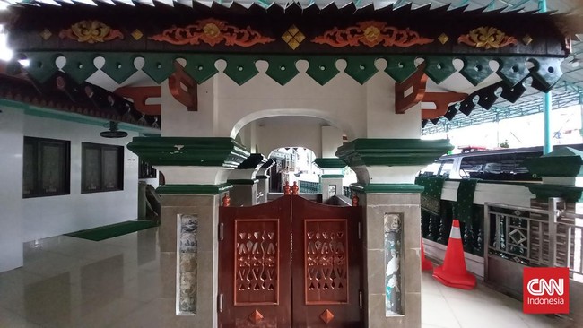 KH Moestojib dan Ki Daeng diasingkan ke Jakarta dan dihukum paksa selama lima tahun lantaran menentang kolonialisme Belanda di Sumbawa, NTB.