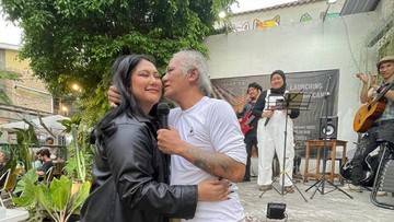 TINGGAL BERSAMA SANG AYAH SAAT MENGINJAK USIA 18 TAHUN