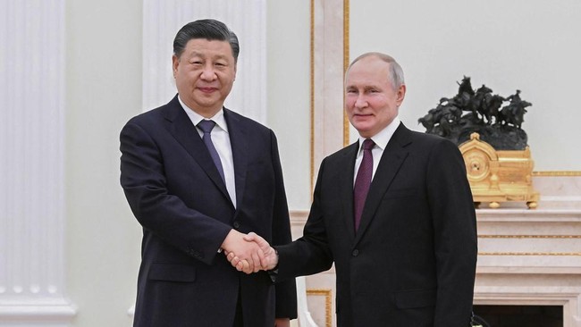 Putin-Xi Jinping akan bertemu di Beijing bulan depan. Ini menjadi kunjungan luar negeri pertama Putin, usai diburu ICC.