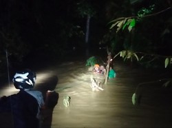 5 Kecamatan di Polman Terendam Banjir, Seorang Santri Hilang