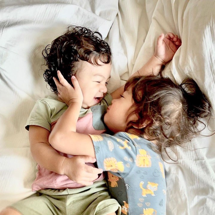 <p>Sebelum mengasuh Balint, Mona telah melahirkan anak keempatnya, Numa Kamala Srikandi, pada 20 Mei 2020. Usia Balint dan Numa pun tak berbeda jauh karena Balint lahir secara prematur pada 6 Juli 2021. (Foto: Instagram: @balint_ratuliu)</p>