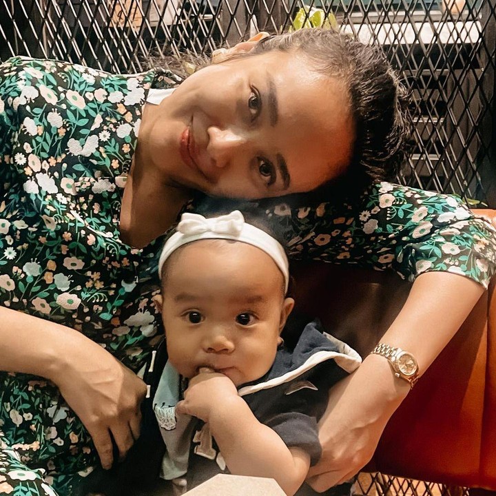 <p>Sanne lahir pada 14 Juni 2022. Tahun ini usia Sanne akan genap satu tahun. Meski begitu, perkembangan Sanne sudah sangat terlihat, lho. (Foto: Instagram: @dea_ananda)</p>