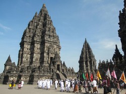 Sejarah Candi Prambanan, Legenda Bandung Bondowoso hingga Info Tiket Masuk