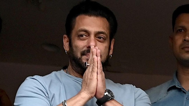 Kediaman aktor Bollywood, Salman Khan, yang berada di kawasan Bandra, Mumbai, India, ditembaki dua pria tak dikenal pada Minggu (14/4).