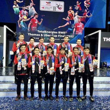 7 Foto Kenangan Manis Syabda Perkasa Bersama para Atlet Pelatnas