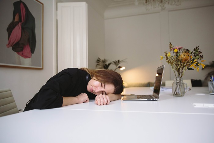 Tidur siang hari sebentar saat berpuasa, memberikan manfaat yang signifikan/foto: Pexels/Polina Zimmerman