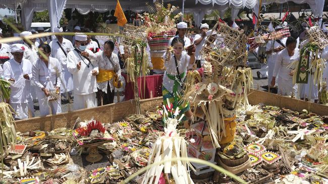 Umat Hindu akan merayakan Hari Raya Nyepi 2024 pada Senin (11/3) besok. Ada beberapa larangan yang pantang dilakukan saat Nyepi. Apa saja?