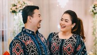 7 Potret Vega Darwanti dan Suami Dokter yang Jarang Tersorot