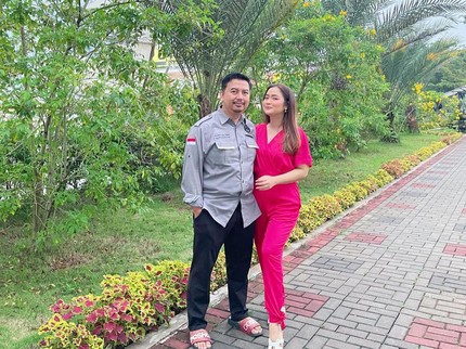 Jarak Usia 10 Th, Ini Cara Vega Darwanti & Suami Dokter Jaga Keharmonisan Rumah Tangga