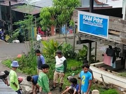 Warga di Enrekang Sulit Jual Hasil Bumi gegara Jalan Desa Rusak Parah