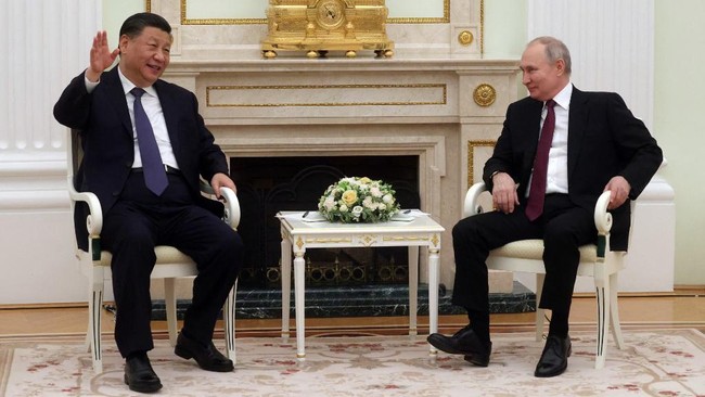 Presiden China Xi Jinping sudah tiba di Rusia. Ia akan bertemu dengan Vladimir Putin dan melakukan serangkaian pertemuan bilateral.