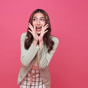 Hidupnya Paling Damai Sejahtera, 4 Zodiak Ini Memang Nggak Suka Kepo dengan Urusan Orang Lain! Termasuk Kamu?
