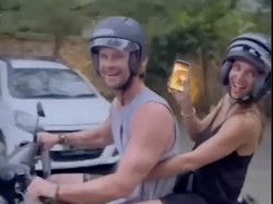 Naik Motor Pakai Helm, Chris Hemsworth Ajarkan Turis Asing Cara Berkendara yang Baik di Bali
