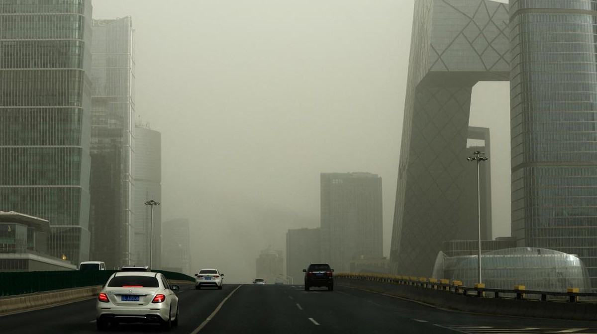 FOTO: Beijing yang Diselimuti Badai Pasir dan Partikel Bahaya